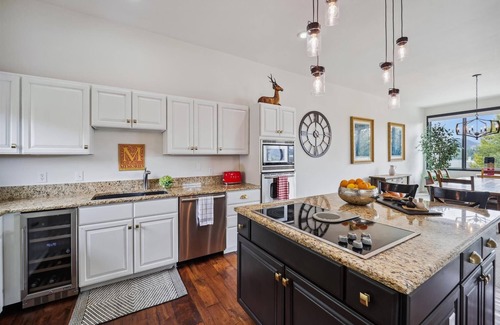 Corinthian Hills House | Bella Vista: Spacious 5-bedroom townhome in Dillon with stunning lake views!