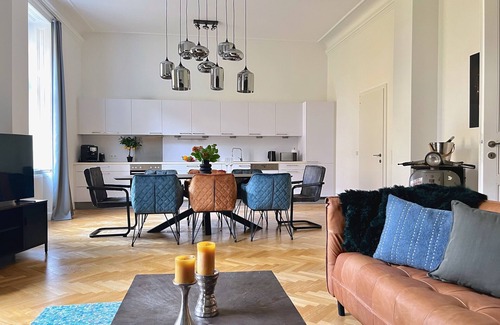 Mariahilf Apartment | BELLE ART *Design Suite in the heart of Vienna*