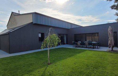 Peaule House | Belle Maison de Campagne Avec Piscine Intérieure Ti Mean