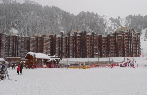 Macot-la-Plagne Apartment | Bellecôte - Résidence Les Glaciers ski in/ski out - piste view (south-west)