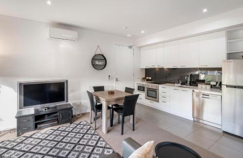 Bellerive Apartment | Bellerive Quay - 2 Bedroom Apartment - Free Parking - Free WIFI