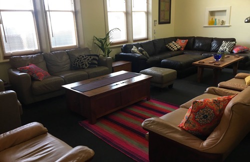 Victor Harbor House | Belmont - 11 bedroom large home in the heart of Victor Harbor, sleeps 23.
