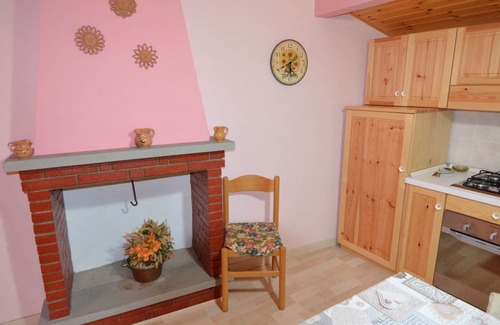 Petrella Guidi Apartment | Belvilla by OYO Graceful Apartment with Garden