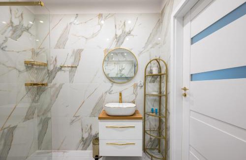 Warsaw Apartment | Bemowo Narwik Deluxe Studio by BookingHost