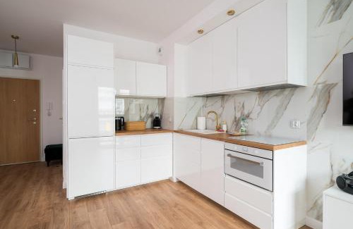 Warsaw Apartment | Bemowo Narwik Deluxe Studio by BookingHost