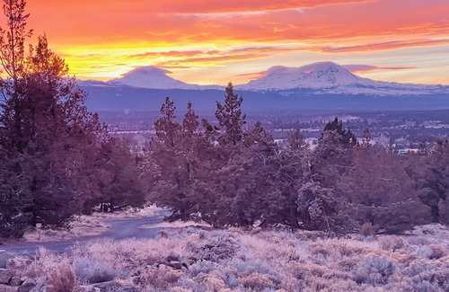 Bend House | Bend Mountain View Guesthouse