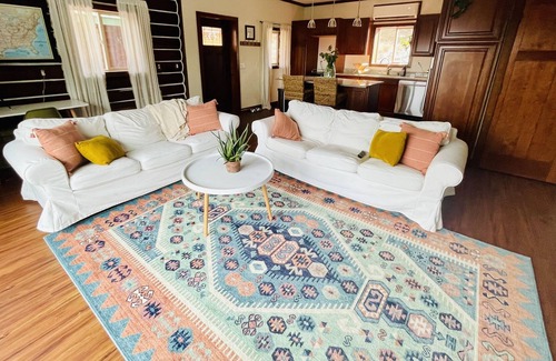 Bend House | Bend Mountain View Guesthouse