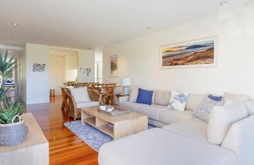 Hawks Nest House | Bennetts by the Beach