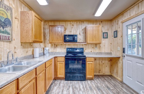 Concan Cabin | Bent River Cabin #2 @ Frio River Escape