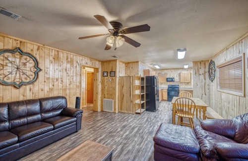 Concan Cabin | Bent River Cabin #2 @ Frio River Escape
