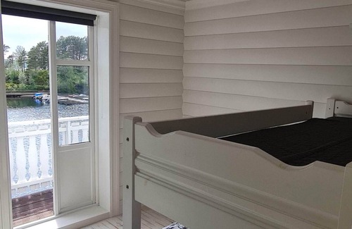 Lindas House | Bergen Fjord: Fish from the garden, Hot Tub, Paddle, Kayak