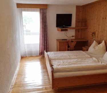 San Lorenzo di Sebato Hotel | Berggasthof Häusler