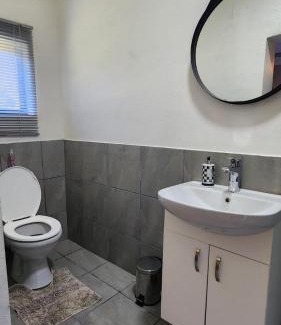 Hekpoort House | Berlouri Guest House Family Suite