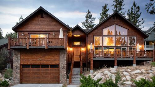 Eagle Mountain Estates House | Bernard by AvantStay Luxurious Cabin in Big Bear w Hot Tub Pool Table