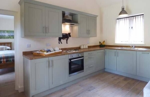 Market Drayton Cottage | BERRINGTONS BARN, family friendly, with a garden in Hinstock