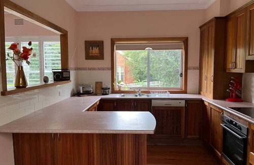 Berry House | Berry FiftyFour - Full house, pet friendly garden, close to everything in Berry!