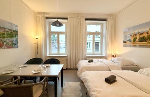 Schwerin Apartment | Berta - Zentrale Wohnung - 2 Küchenzeilen - Nähe Bahnhof