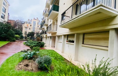 Neuilly-sur-Seine Apartment | Best corner near Arc de Triomphe