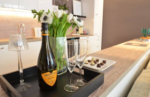 Dreimuhlen Apartment | Best deal in town ! Asante Designer Apt deluxe in the center of Munich