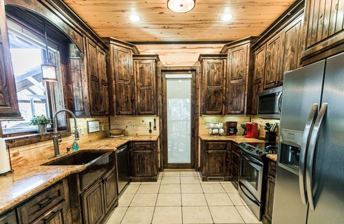Broken Bow Cabin | Best Kept Secret, Hot Tub, Pool Table, Playset, Fireplace, Free Firewood