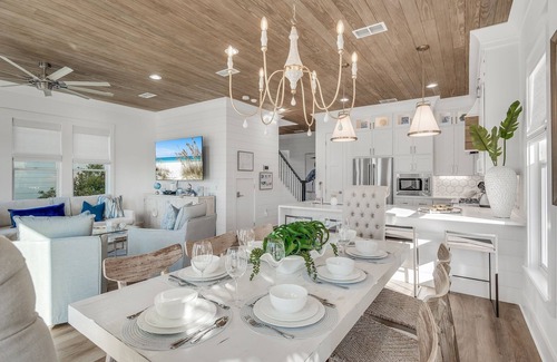 Holiday Isle House | Best Location, Serenity by the Shore, 3 min walk to 2PrivateBeaches+3Pools+3Spas