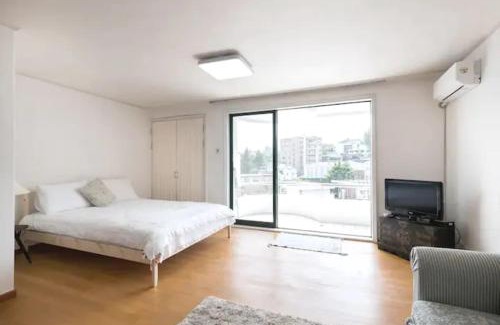 Seochon Apartment | Best Location Spacious The SOHO 202