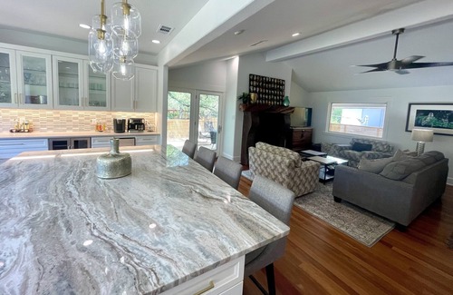 South River City House | BEST LOCATION to Best of Austin! Downtown, SoCo, Lake Austin. Cocktail Pool.