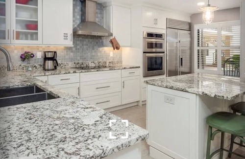 Iona Condo | BEST OF BOTH WORLDS 🏝️🏖️ between Fort Myers Beach and Sanibel Island!