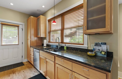 Bozeman House | Best of Downtown Bozeman! 2 VRBO's on This Property (See Listing #643946)