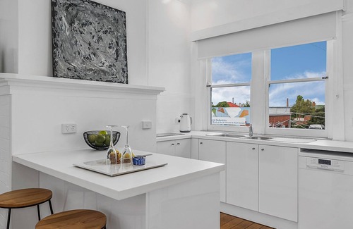 North Hobart House | Best on Burnett best location parking sleeps 8