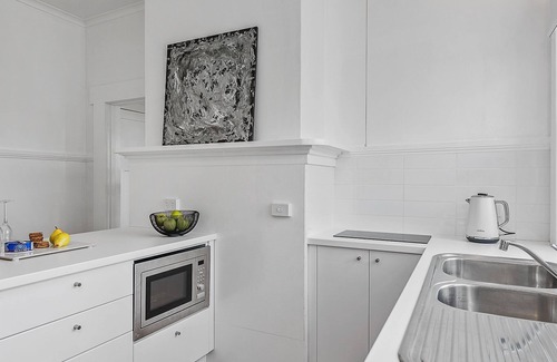 North Hobart House | Best on Burnett best location parking sleeps 8