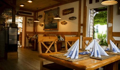 Wittenberge Apartment | Best-Preis -Gold Suite- mit Netflix, Self-Check-In, eBike Ladestation, Fahrradraum, WLAN, Netflix und Massagesessel - direkt am Elberadweg im Herzen von Wittenberge