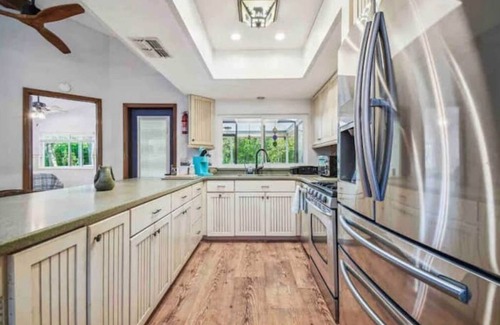 Weeki Wachee Gardens House | Best River Home-Bear Trail Retreat- 10 Kayaks, LG yard, Gazebo, Firepit,10 kayak