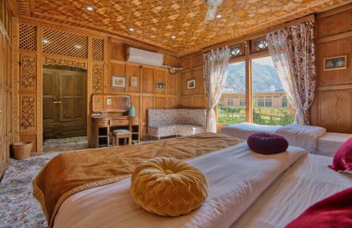 Dal Lake Hotel | Best View Group Of Houseboats