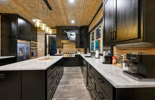 Broken Bow Cabin | Best VIEWS in Hochatown + Pool Table + 2 Decks + 4 King Bedrooms + Bunk Loft