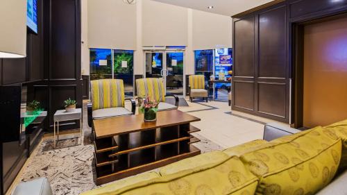 Newton Hotel | Best Western King George Inn & Suites