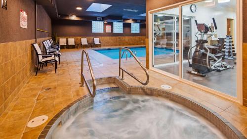 Newton Hotel | Best Western King George Inn & Suites