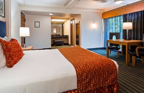 Chino Hotel | Best Western Pine Tree Motel