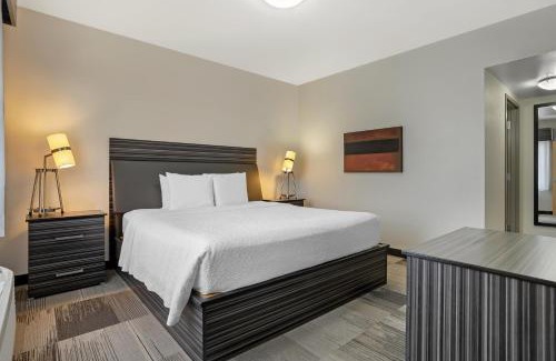 North Industrial Hotel | Best Western Plus Airport Inn & Suites