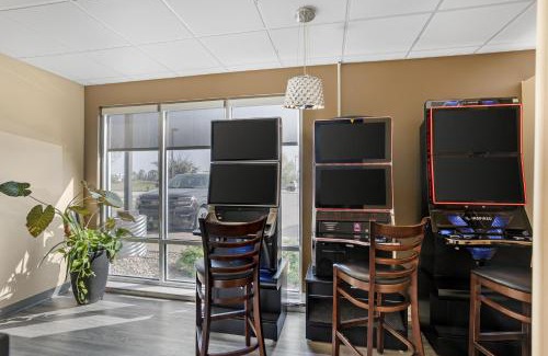 North Industrial Hotel | Best Western Plus Airport Inn & Suites