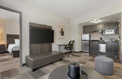 North Industrial Hotel | Best Western Plus Airport Inn & Suites