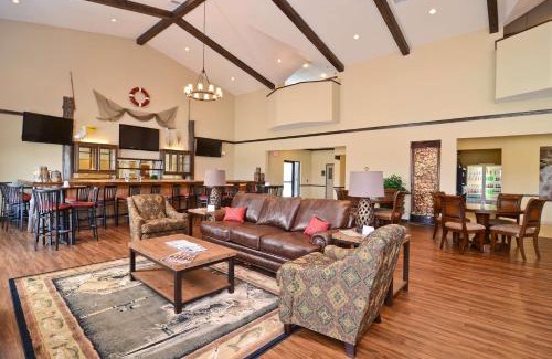 Emory Hotel | Best Western Plus Emory at Lake Fork Inn & Suites