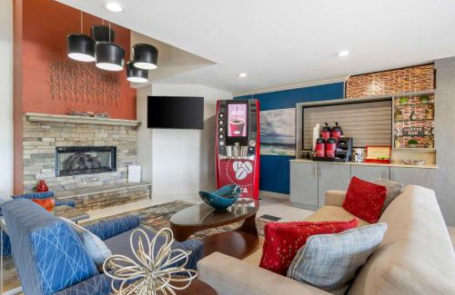 Oakwood Hotel | Best Western Plus Lake Lanier Gainesville Hotel & Suites