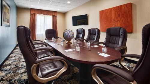 Monahans Hotel | Best Western Plus Monahans Inn and Suites