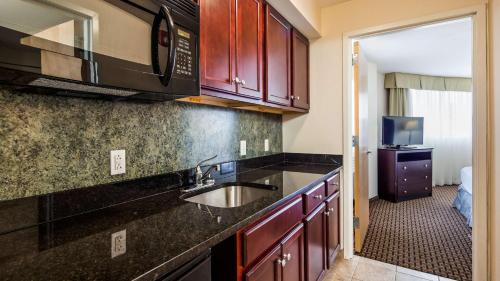 Chester Hotel | Best Western Plus Philadelphia Airport South - at Widener University