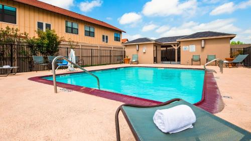 Carrizo Springs Hotel | Best Western Plus Carrizo Springs Inn & Suites