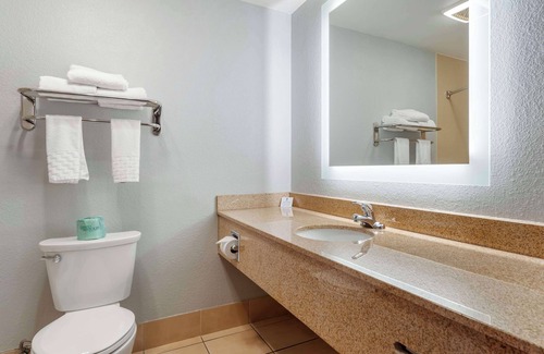 Barton Hotel | Best Western St. Clairsville Inn & Suites
