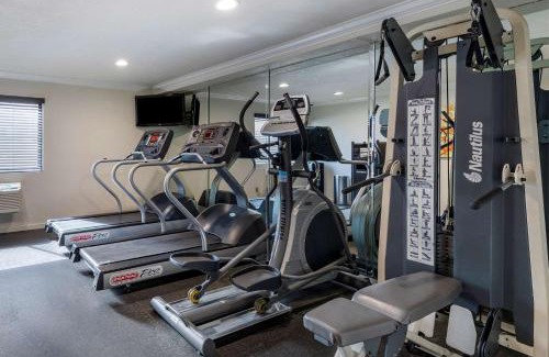 Tulare Hotel | Best Western Town & Country Lodge