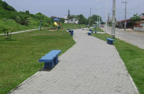 Enseada House | Between Prainha / Praia Grande: 100 m from the sea, with 4 bedrooms, air conditioning and wifi.