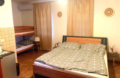 Kaba Apartment | Betyár-Lak